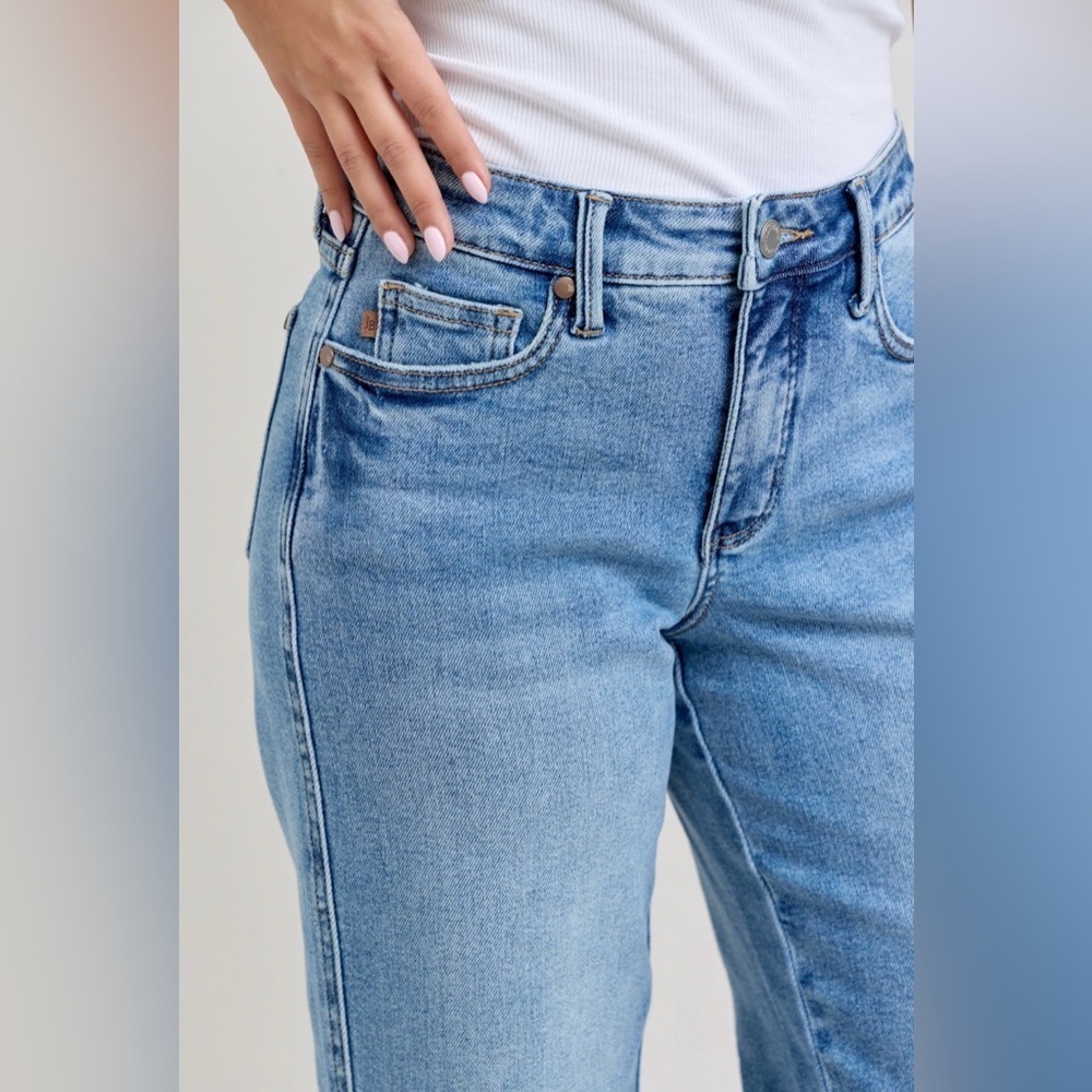 MAKE OFFER Judy Blue Petite Mid-Rise Straight Leg Women's Jeans - Picture 2 of 7